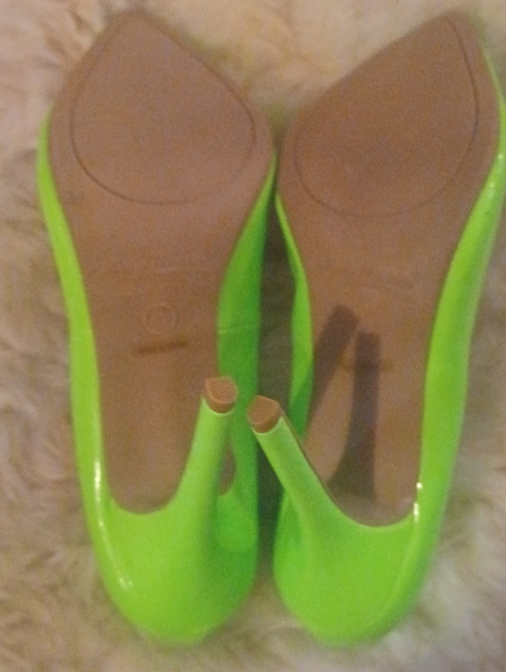 ANNE MICHELLE Neon LIME Green Patent Pointed Toe Stiletto Pumps sz.9 - Picture 4 of 5
